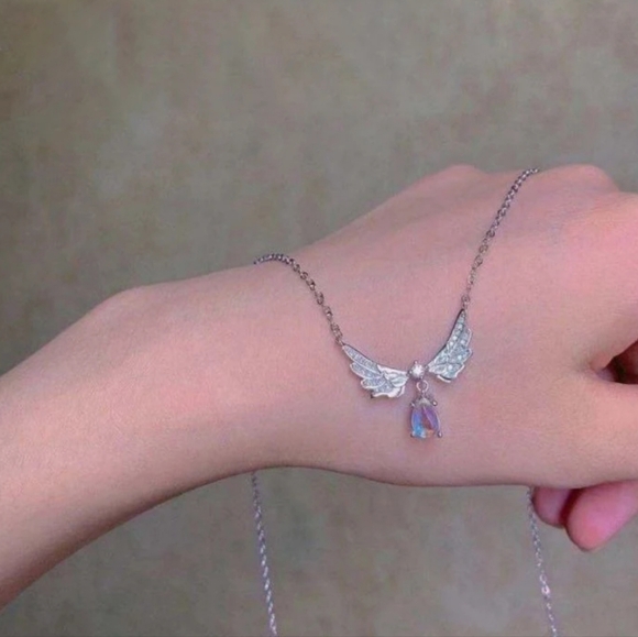 Freedom Wings 😇 Necklace - Picture 2 of 5